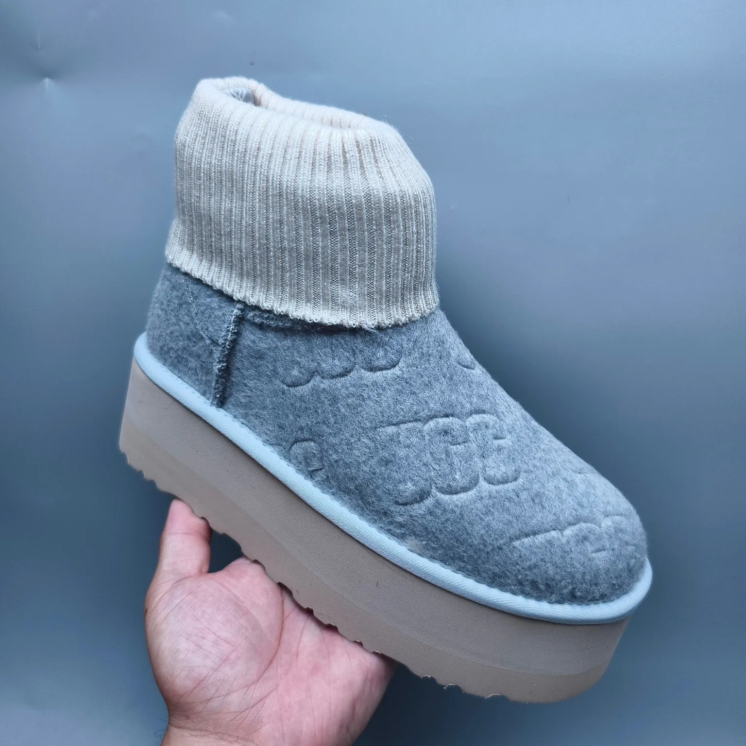 💰600 UGG sheepskin all-in-one snow boots 4047 suede LOGO wool top thick-soled boots Color: Gray Black Green Matching Size: 35-40